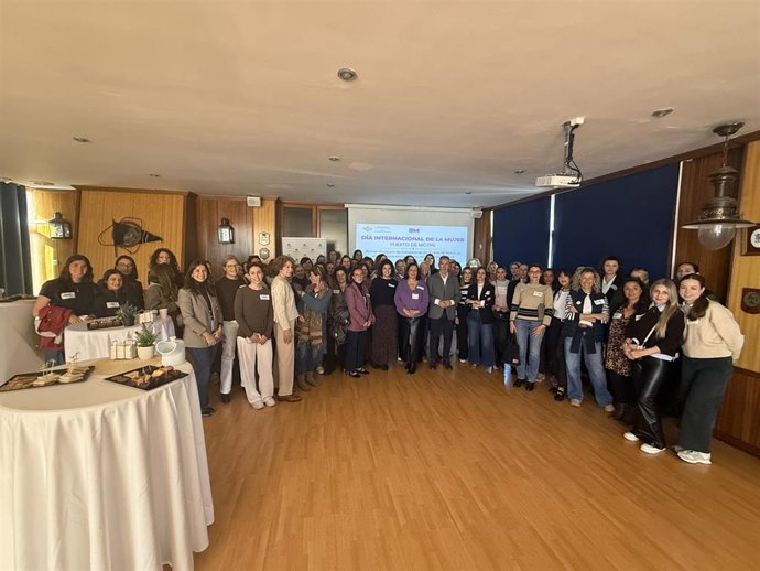 Encuentro de mujeres profesionales vinculadas a la actividad portuaria en Motril.