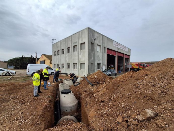 Trabajos de mejora de abastecimiénto y saneamiento del parque de Bomberos de Sariñena