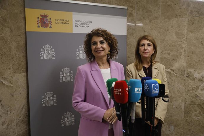 La vicepresidenta primera del Gobierno y ministra de Hacienda, María Jesús Montero, atiende a los medios en Córdoba.