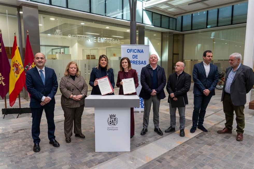 Acto de firma del acuerdo entre el Ayuntamiento de Cartagena y la Asociación de Constructores de Cartagena y Comarca (ACC)