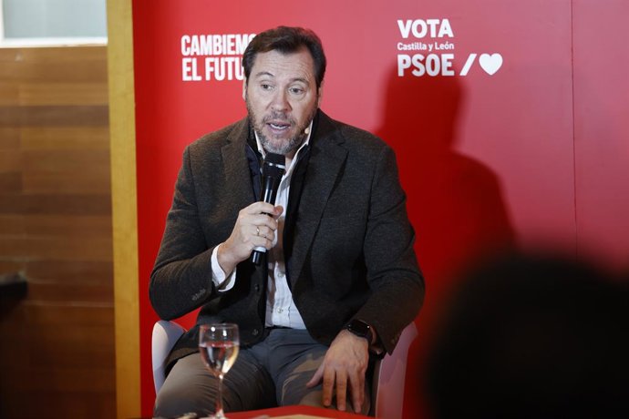 O ministro dos Transportes e Mobilidade, Óscar Puente, participa de um Café da Manhã Informativo, em 9 de março de 2026, em Soria, Castela e Leão (Espanha).