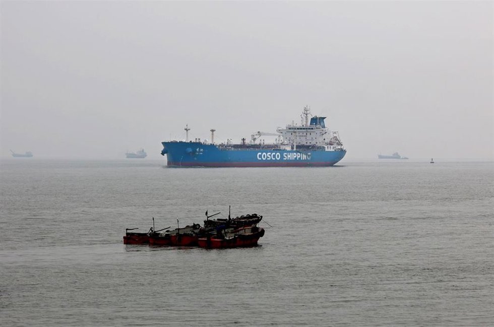 09 March 2026, Bangladesh, Chattogram: A vessel carry crude oil imported from the Middle East arrived today at the Chattogram Port. Photo: Mohammed Shajahan/ZUMA Press Wire/dpa