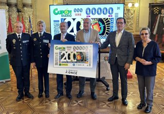 Presentación del Cupón dedicado al 200 aniversario de la Policía Municipal de Valladolid en el Ayuntamiento de la capital.