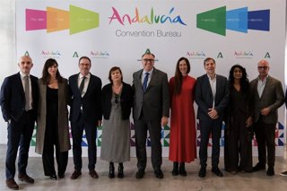 El consejero de Turismo y Andalucía Exterior de la Junta de Andalucía, Arturo Bernal, en la presentación de 'Andalucía Convention Bureau' en Sevilla.