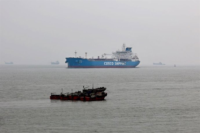 09 March 2026, Bangladesh, Chattogram: A vessel carry crude oil imported from the Middle East arrived today at the Chattogram Port. Photo: Mohammed Shajahan/ZUMA Press Wire/dpa