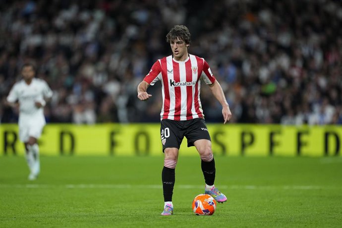Archivo - Unai Gomez of Athletic Club in action during the Spanish League, LaLiga EA Sports, football match played between Real Madrid and Athletic Club de Bilbao at Santiago Bernabeu stadium on April 20, 2025 in Madrid, Spain.