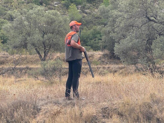 Cazadores exigen que el Reglamento de Armas no sea "un escollo" para el desarrollo de competencias autonómicas de caza.