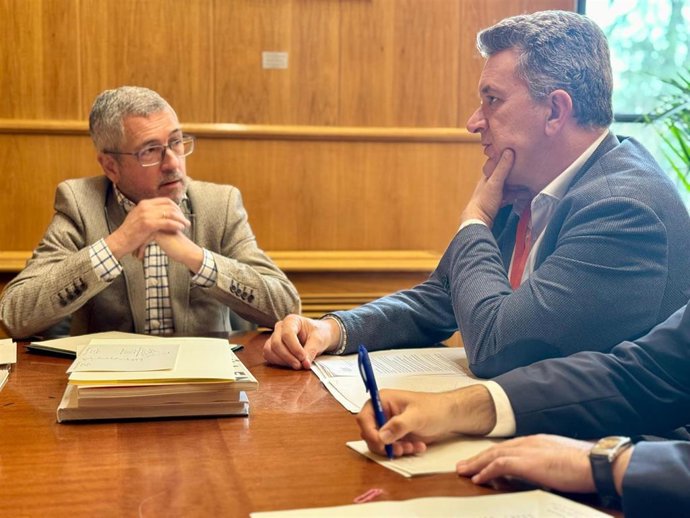 El secretario de Estado de Medio Ambiente, Hugo Morán, se reúne con el vicepresidente tercero y conseller de Medio Ambiente, Vicente Martínez Mus, en la sede del Miteco