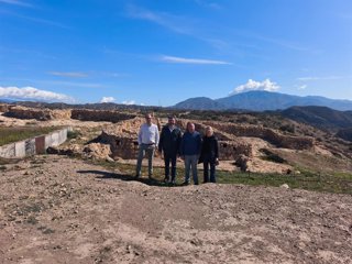 El delegado territorial de Turismo, Cultura y Deporte de la Junta en Almería, Juan José Alonso, durante su visita al Enclave Arqueológico de Los Millares.