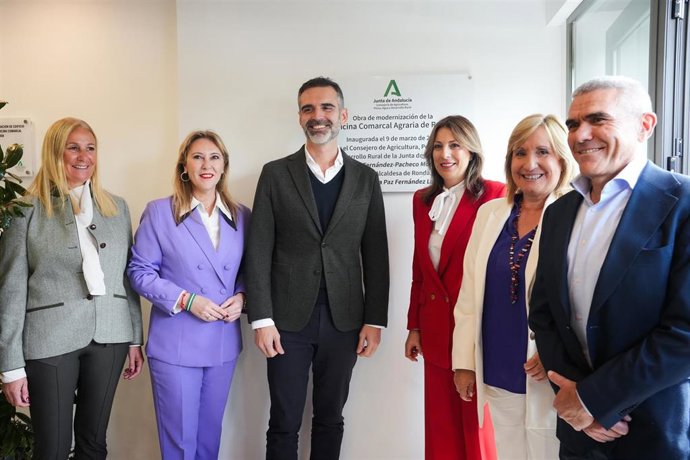 Los consejeros de Economía, Hacienda y Fondos Europeos, Carolina España y de Agricultura, Pesca, Agua y Desarrollo Rural Ramón Fernández-Pacheco  de la Junta de Andalucía, inauguraron la Oficina Comarcal Agraria (OCA) en Ronda (Málaga).
