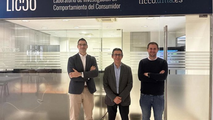 Investigadores de la UMA analizan cómo influyen los errores de la inteligencia artificial en el comportamiento del consumidor turístico.