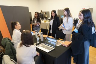 Archivo - EHUko Enplegu Foroaren aurreko edizio bat