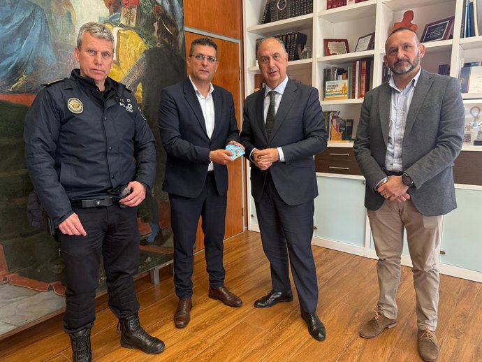 Emergències i Interior implanta el nou carnet oficial identificatiu per a les policies locals de la Comunitat Valenciana