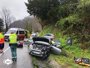Los Bomberos del SEPA excarcelan a un conductor herido tras un choque en la N-634, en Ribadesella