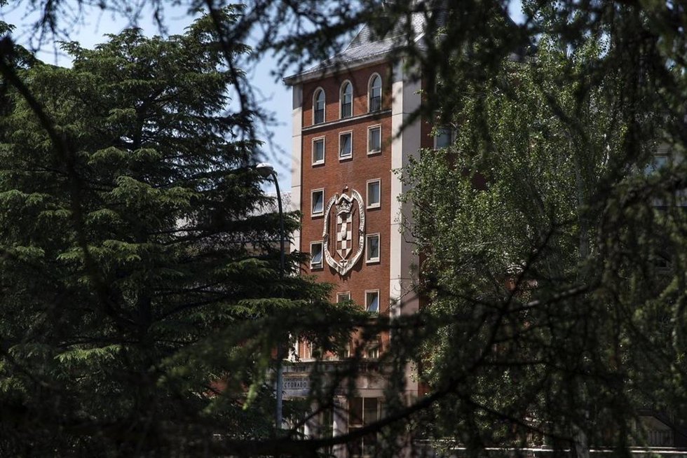 Archivo - Edificio de rectorado de la UCM