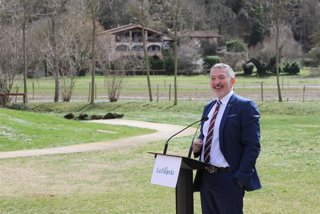 Archivo - El conseller d'Empresa i Treball, Miquel Sàmper