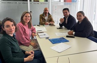 Imagen de la tercera reunión del proyecto 'Leer+ 2026' en Alcalá de Guadaíra (Sevilla).
