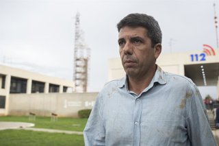 Archivo - El presidente de la Generalitat valenciana, Carlos Mazón, durante su visita al centro del 112, a 3 de noviembre de 2024, en Valencia, Comunidad Valenciana (España). Los Reyes han visitado, junto al presidente del Gobierno y presidente de la Gene