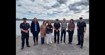 Una delegación del Parlamento Vasco visita las instalaciones de la Ertzaintza en el Puerto de Bilbao