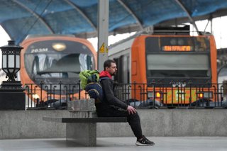 Archivo - Trenes sin servicio en la Estación de Francia de Barcelona.