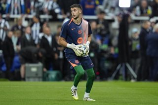 Archivo - Joan Garcia (FC Barcelona) en la previa del partido contra el Newcastle United en la Liga de Campeones