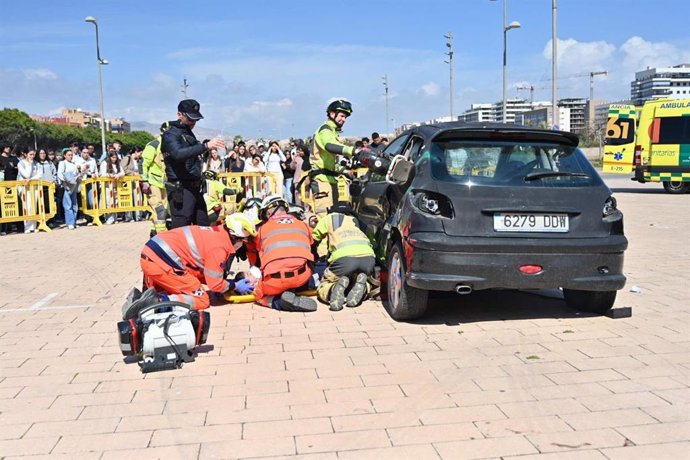 Simulacro de rescate ante el atropello al conductor de un patinete.