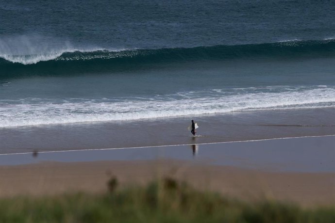 Archivo - Estado del mar en Valdoviño debido al temporal por el que se ha activado la alerta naranja, a 3 de diciembre de 2025, en A Coruña