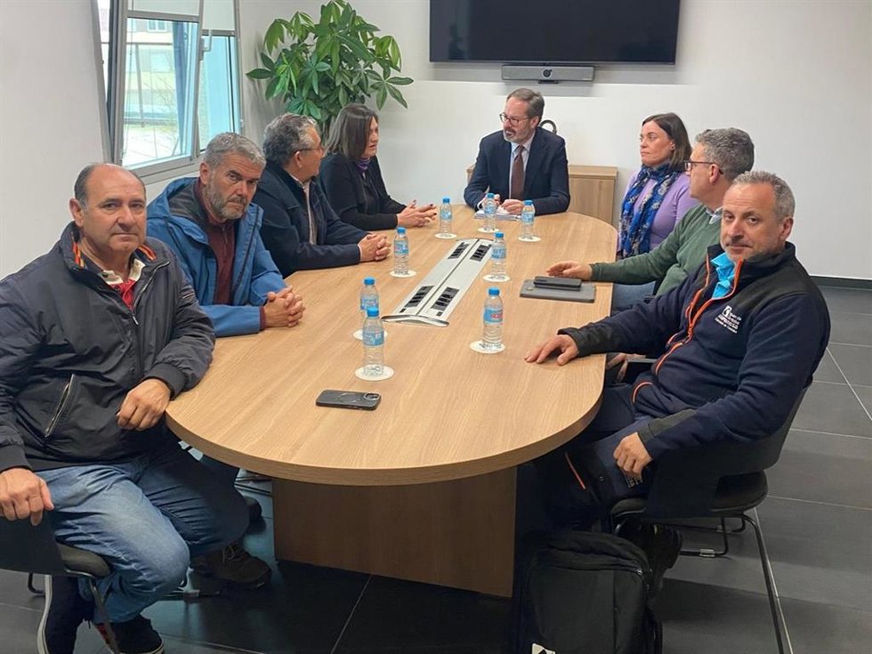 Reunión entre los responsables de CCOO y el delegado de la Junta en Córdoba, Adolfo Molina.