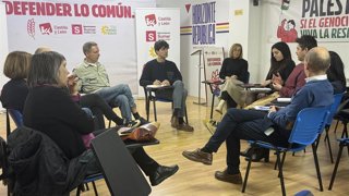 La coalición Izquierda Unida–Sumar–Verdes Equo en una reunión con sindicatos de enseñanza.