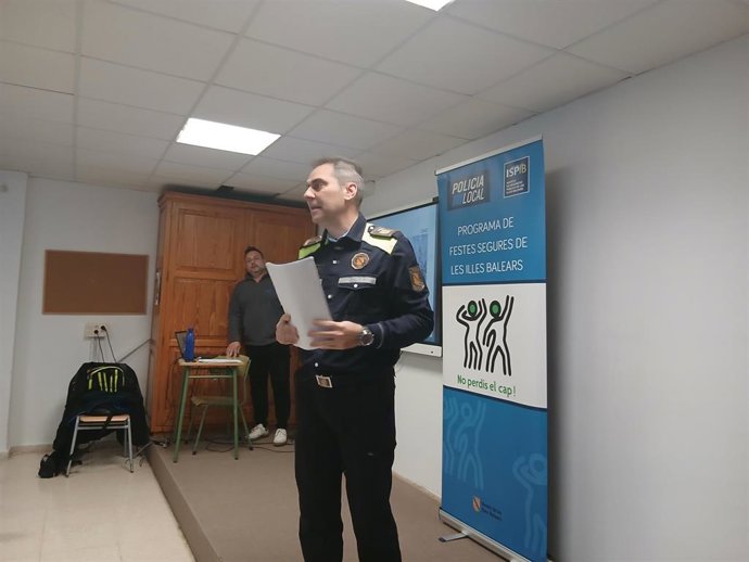 Archivo - Una charla del programa Fiestas Seguras