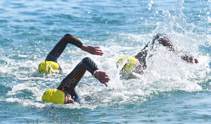 Archivo - Nadadores.-ARCHIVO