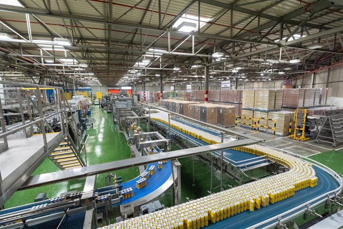 Archivo - Maquinaria en la planta de bebidas de PepsiCo en  Etxebarri-Ibiña, Álava, País Vasco (España)