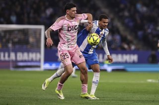 Cyril Ngonge of RCD Espanyol and Javi Lopez of Real Oviedo compete for the ball during the Spanish league, LaLiga EA Sports, football match played between RCD Espanyol and Real Oviedo at RCDE Stadium on March 09, 2026 in Barcelona, Spain.