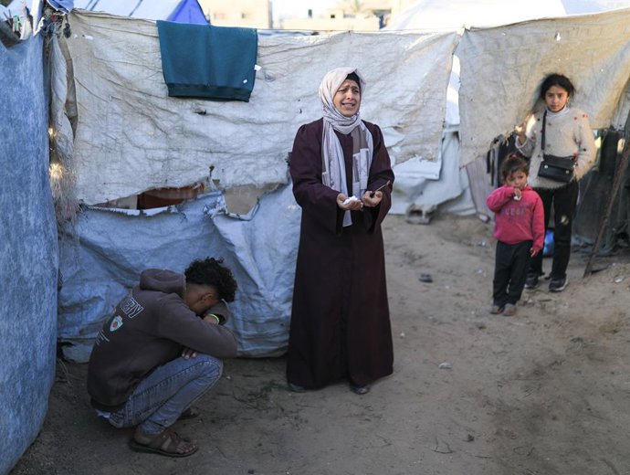 March 9, 2026, Khan Yunis, Gaza Strip, Palestinian Territory: Displaced Palestinians inspect their damaged tents after Israeli artillery shelling targeted a camp for displaced people in Nuseirat refugee camp in the central Gaza Strip last night, killing t