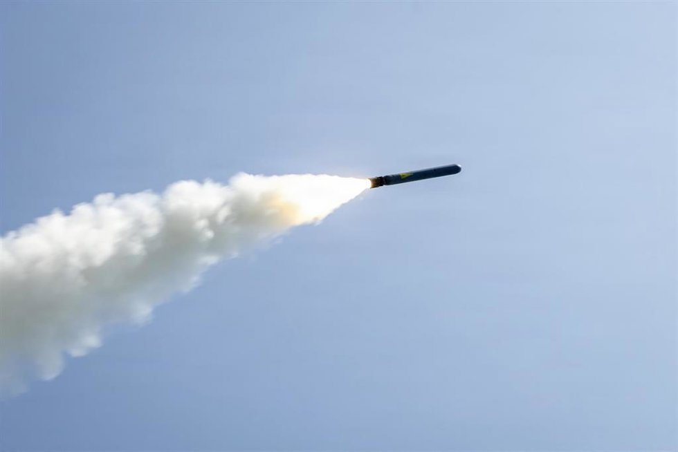 Un misil Tomahawk lanzado por el destructor estadounidense Delbert Black en la ofensiva emprendida junto a Israel contra Irán