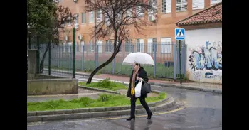 Nieve, lluvia, olas y viento ponen en aviso a media docena de CCAA, con Granada en nivel naranja por nieve