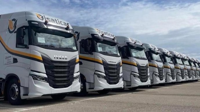 Archivo - Flota de camiones.