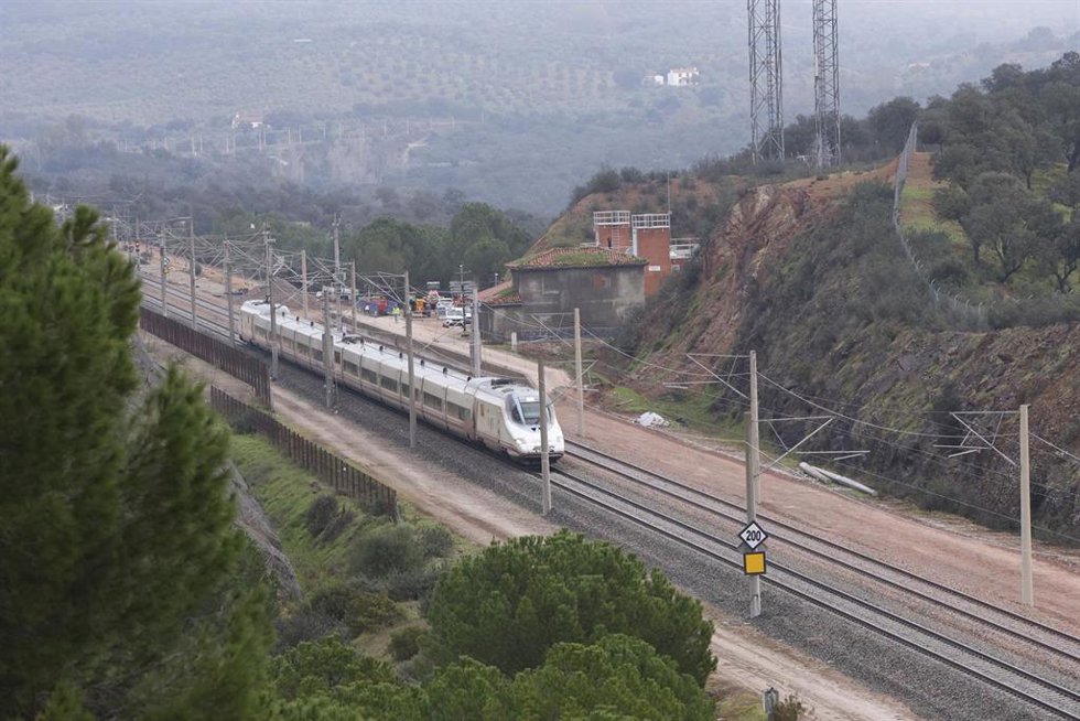 Imagen de archivo de un tren de alta velocidad. 