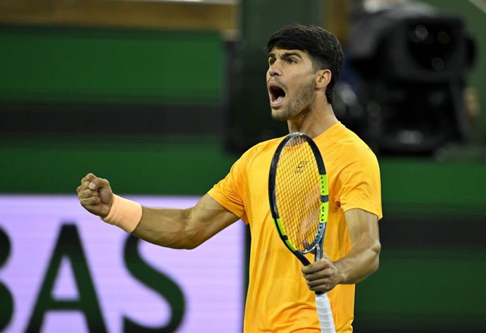 09 March 2026, US, Indian Wells: Spanish tennis player Carlos Alcaraz celebrates defeating France's Arthur Rinderknech during their men's singles round of 32 match at the BNP Paribas Open held at the Indian Wells Tennis Garden in Indian Wells. Photo: Char