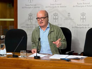 El diputado del PP de Asturias Luis Venta durante la rueda de prensa de este martes en la Junta General del Principado.