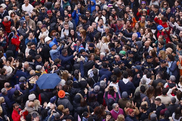 Imagen de archivo del público de una 'mascletà' de Fallas