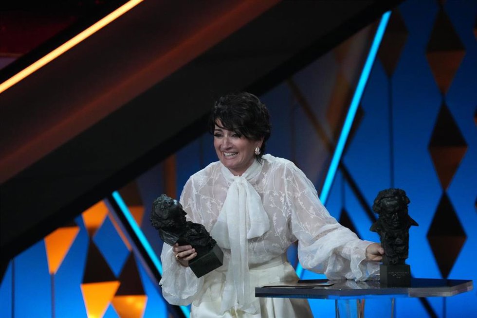 La actriz Silvia Abril entrega un Goya en la 40 edición de los Premios Goya.
