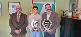 En el centro, el piloto almeriense Francisco Puertas.