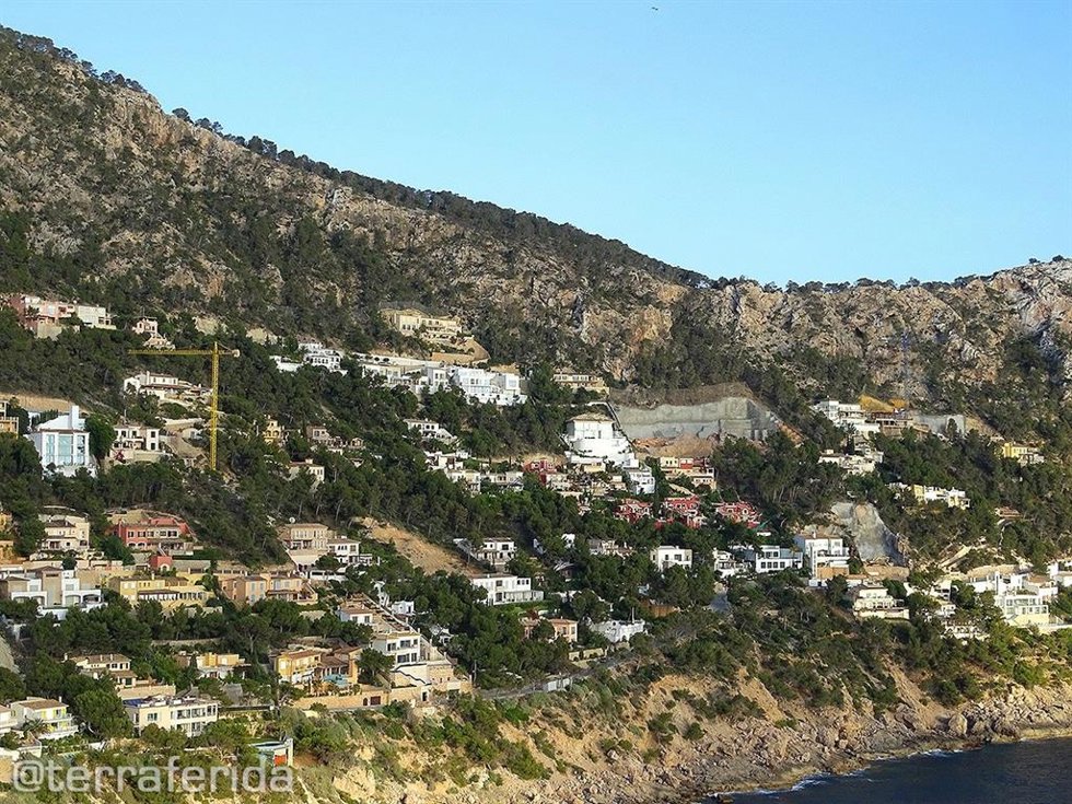 Archivo - Urbanizaciones en la costa de Mallorca.