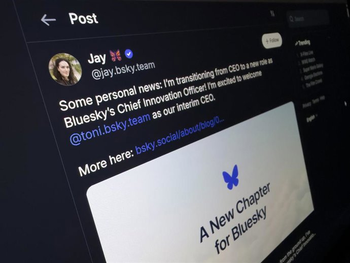 Anuncio de dimisión de la CEO de Bluesky, Jay Graber, en la plataforma. 