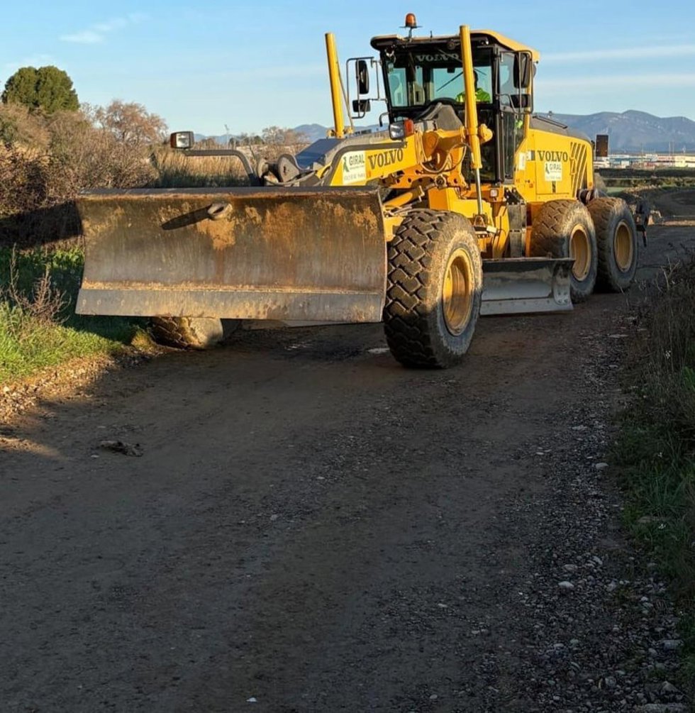 Obras en un camino rural en Huesca.