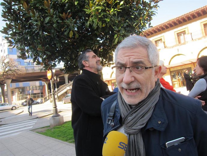 Archivo -  El portavoz de IU en la Junta General, Gaspar Llamazares