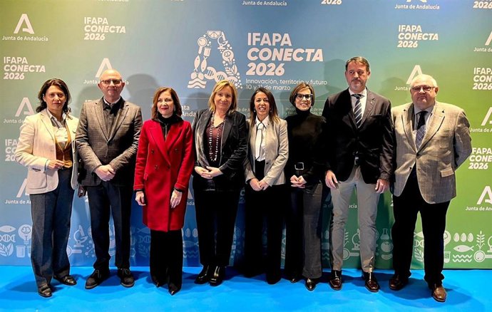 La viceconsejera de Agricultura, Pesca, Agua y Desarrollo Rural, Consolación Vera, y la presidenta del Instituto Andaluz de Investigación y Formación Agraria, Pesquera, Alimentaria y de la Producción Ecológica, Marta Bosquet, inauguran Ifapa Conecta.