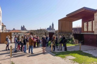 Visitantes en el Museo del Cerro de San Vicente.