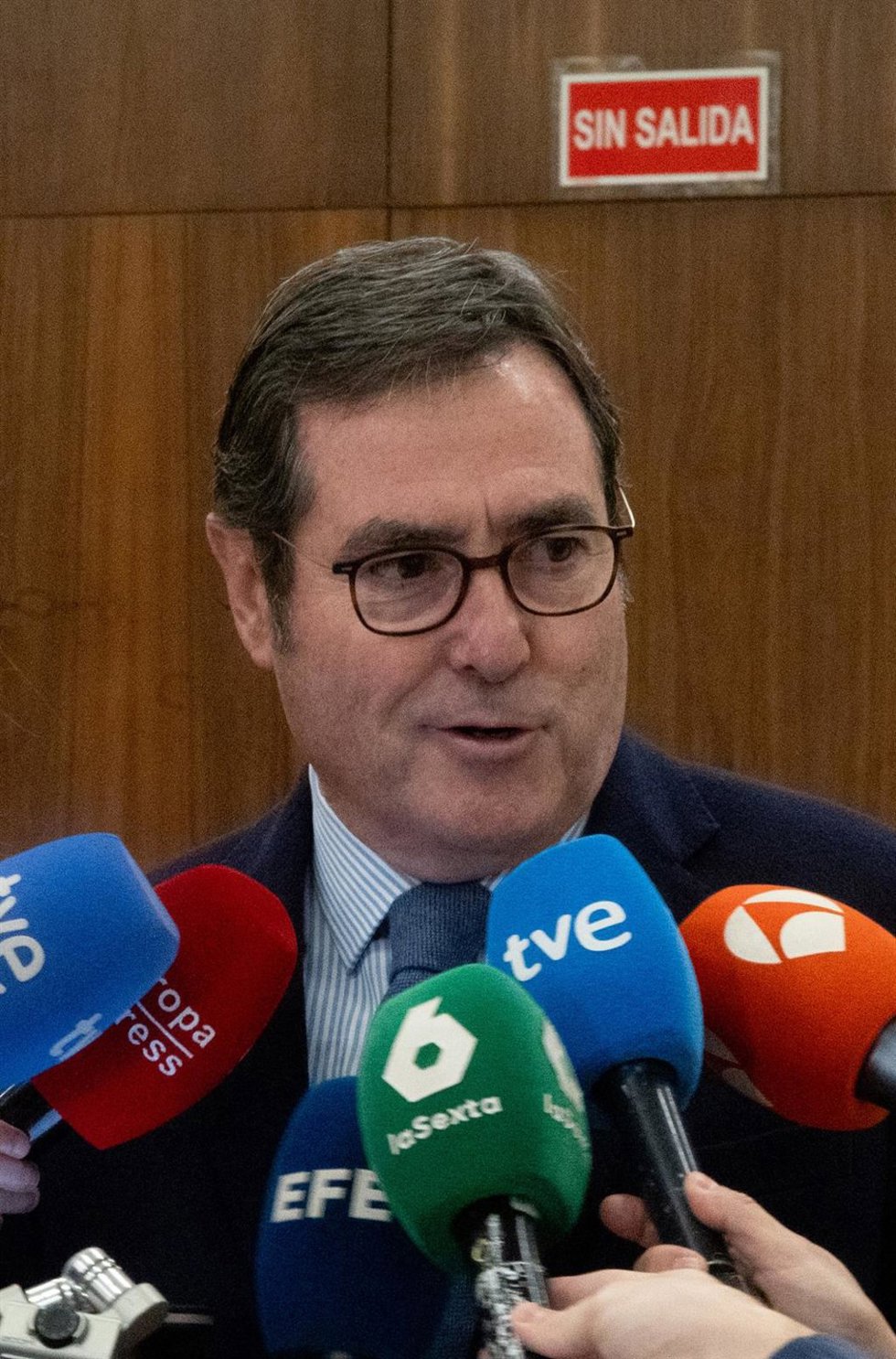 El presidente de la CEOE, Antonio Garamendi, atiende a los medios de comunicación durante el 'II ESG Leaders Summit organizado por Deloitte